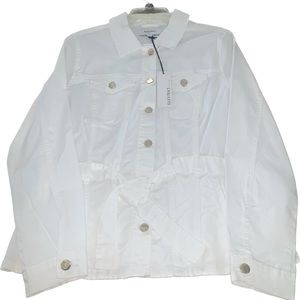 Ellen Tracy
Stylish White Belted Denim Jacket adorned with gold buttons.
